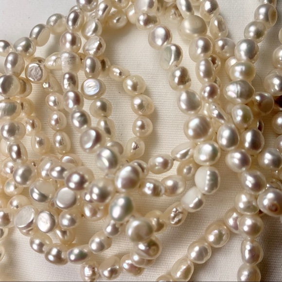 Jewelry - Pearl necklace
